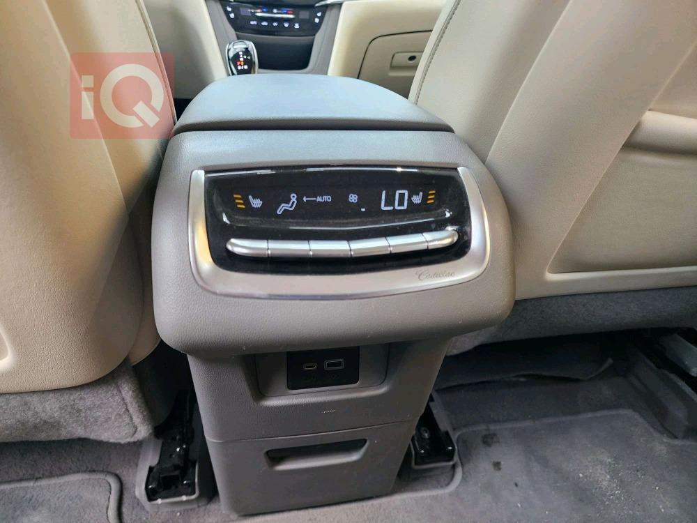 کادیلاک XT6